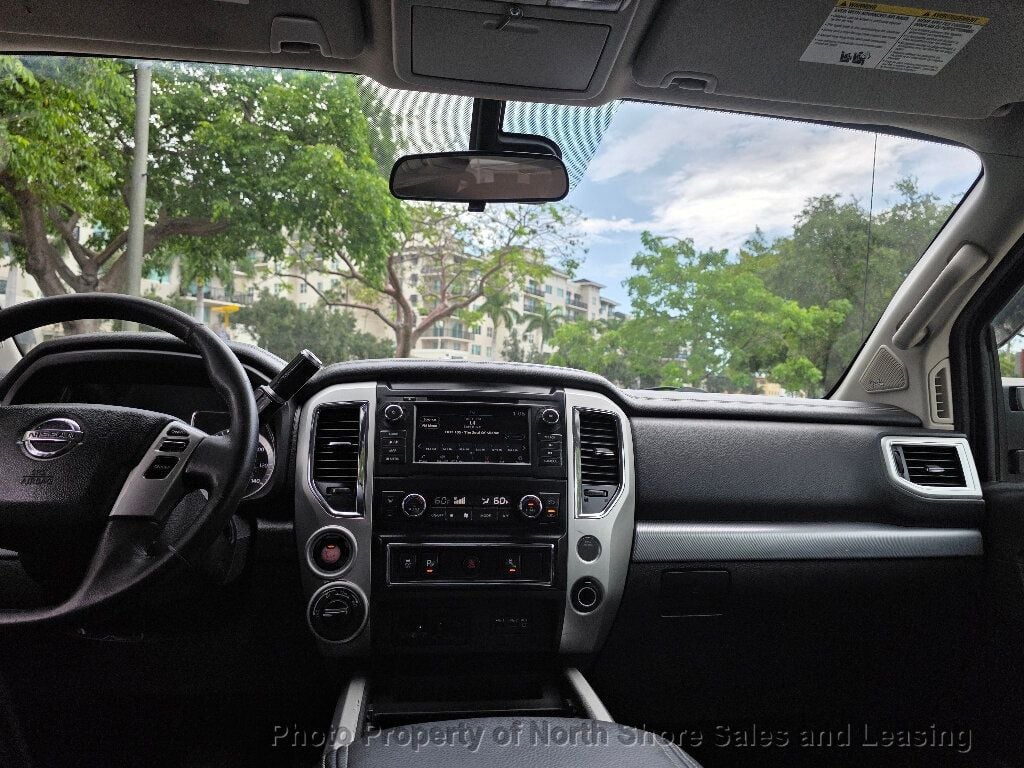 2019 Nissan Titan 4x4 Crew Cab PRO-4X - 23042554 - 27
