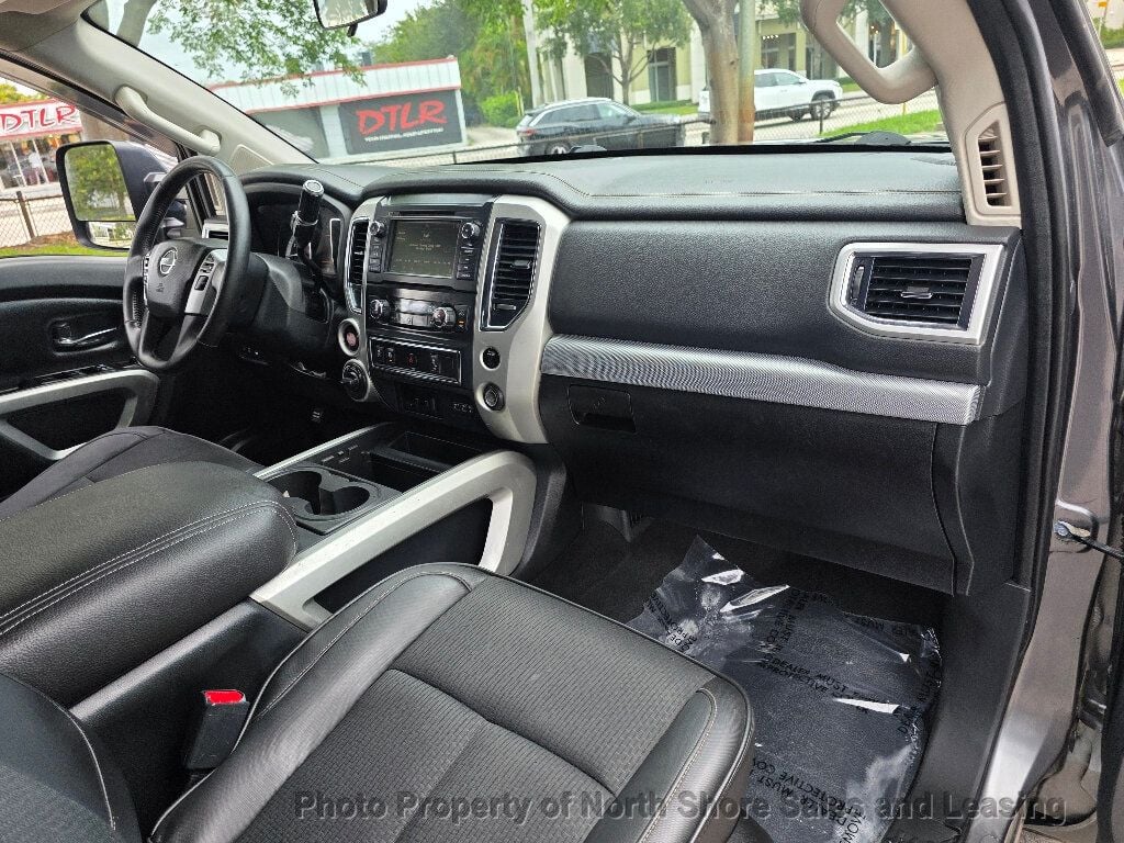 2019 Nissan Titan 4x4 Crew Cab PRO-4X - 23042554 - 34