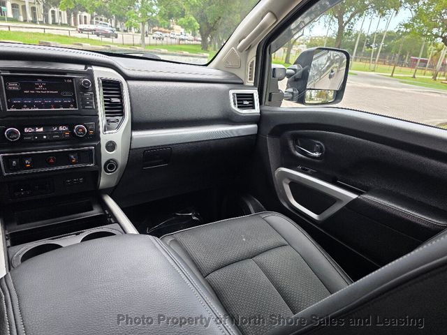 2019 Nissan Titan 4x4 Crew Cab PRO-4X - 23042554 - 8