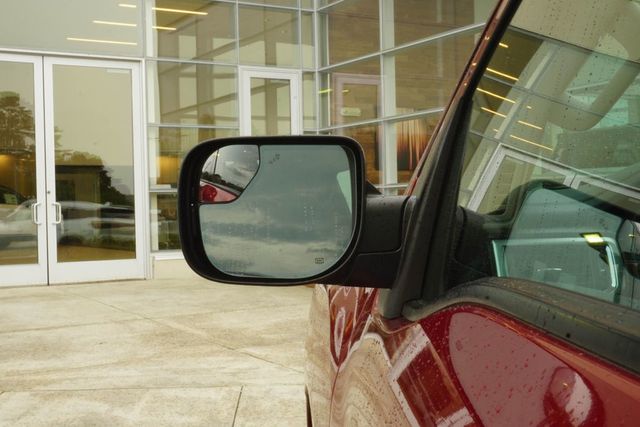 2019 Nissan Titan 4x4 Crew Cab SL - 23027582 - 13