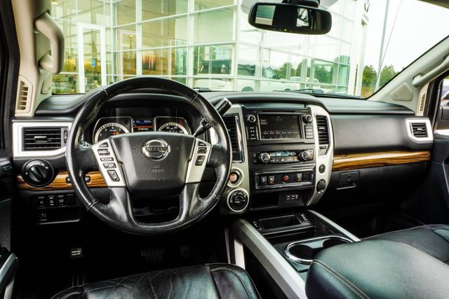 2019 Nissan Titan 4x4 Crew Cab SL - 23027582 - 14