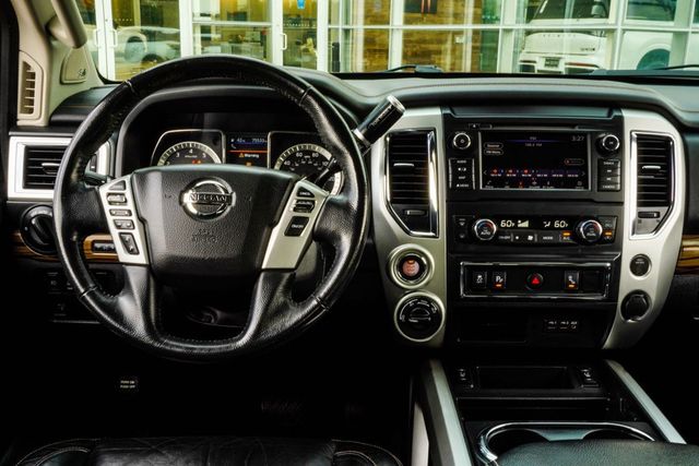2019 Nissan Titan 4x4 Crew Cab SL - 23027582 - 15