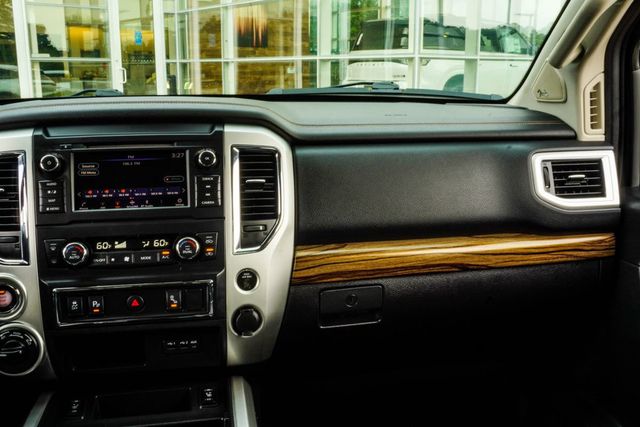 2019 Nissan Titan 4x4 Crew Cab SL - 23027582 - 16
