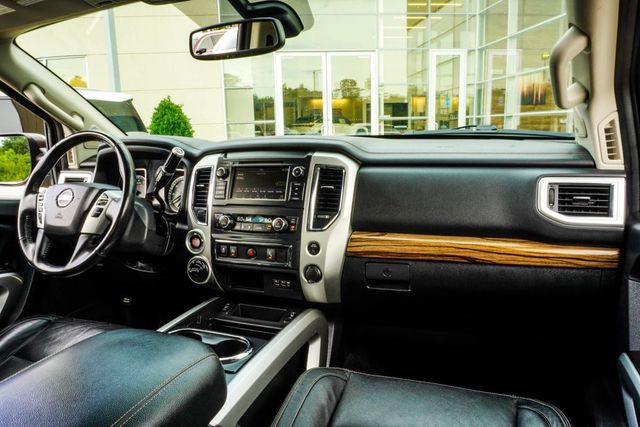 2019 Nissan Titan 4x4 Crew Cab SL - 23027582 - 17