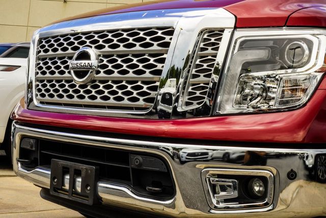 2019 Nissan Titan 4x4 Crew Cab SL - 23027582 - 1