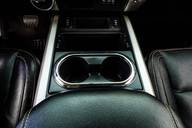 2019 Nissan Titan 4x4 Crew Cab SL - 23027582 - 19