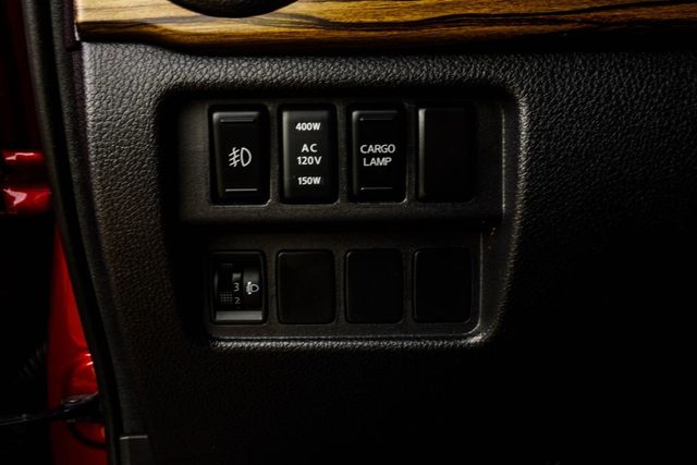 2019 Nissan Titan 4x4 Crew Cab SL - 23027582 - 29