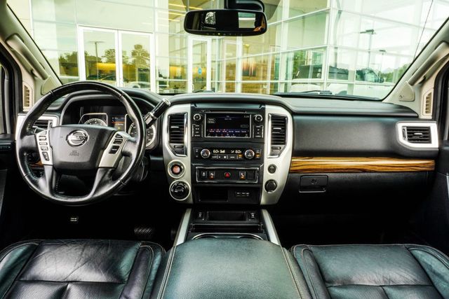 2019 Nissan Titan 4x4 Crew Cab SL - 23027582 - 4