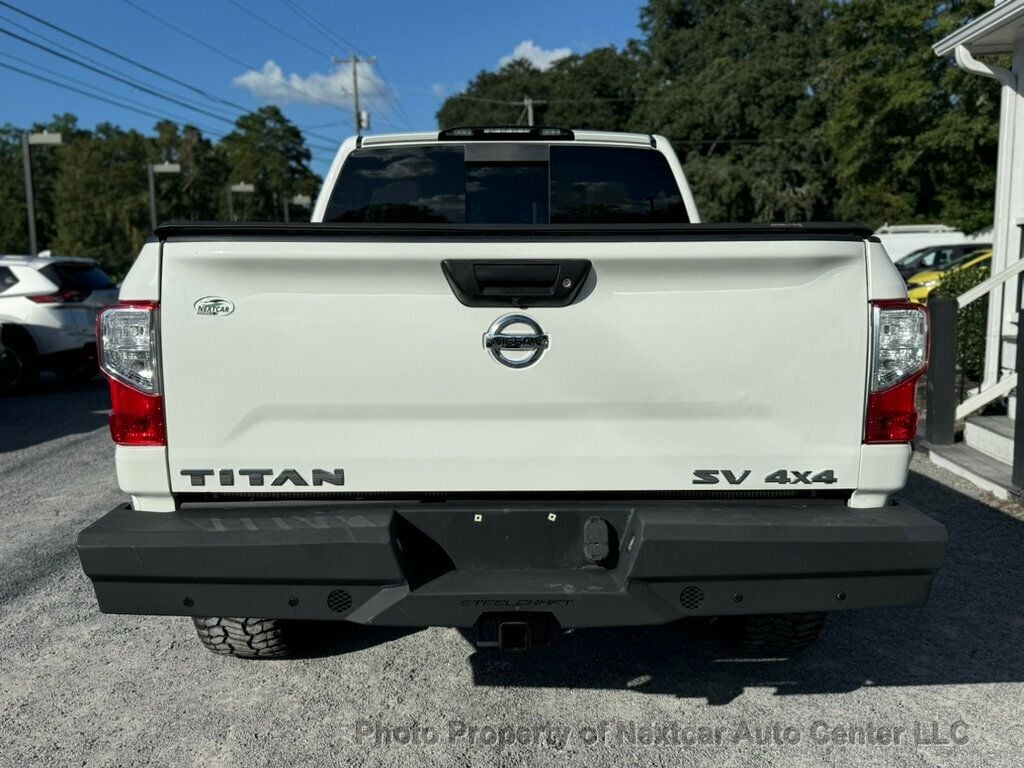 2019 Nissan Titan Crew Cab SV photo 4