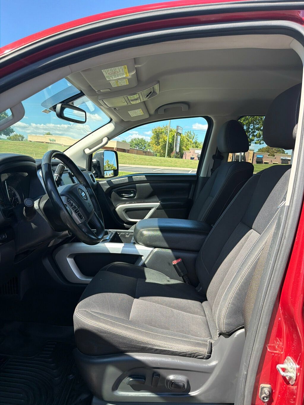 2019 Nissan Titan Crew Cab SV photo 10