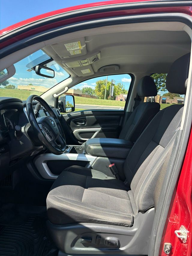 2019 Nissan Titan 4x4 Crew Cab SV - 22924378 - 9