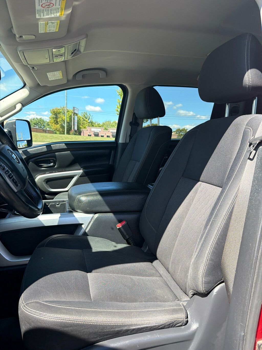 2019 Nissan Titan Crew Cab SV photo 11