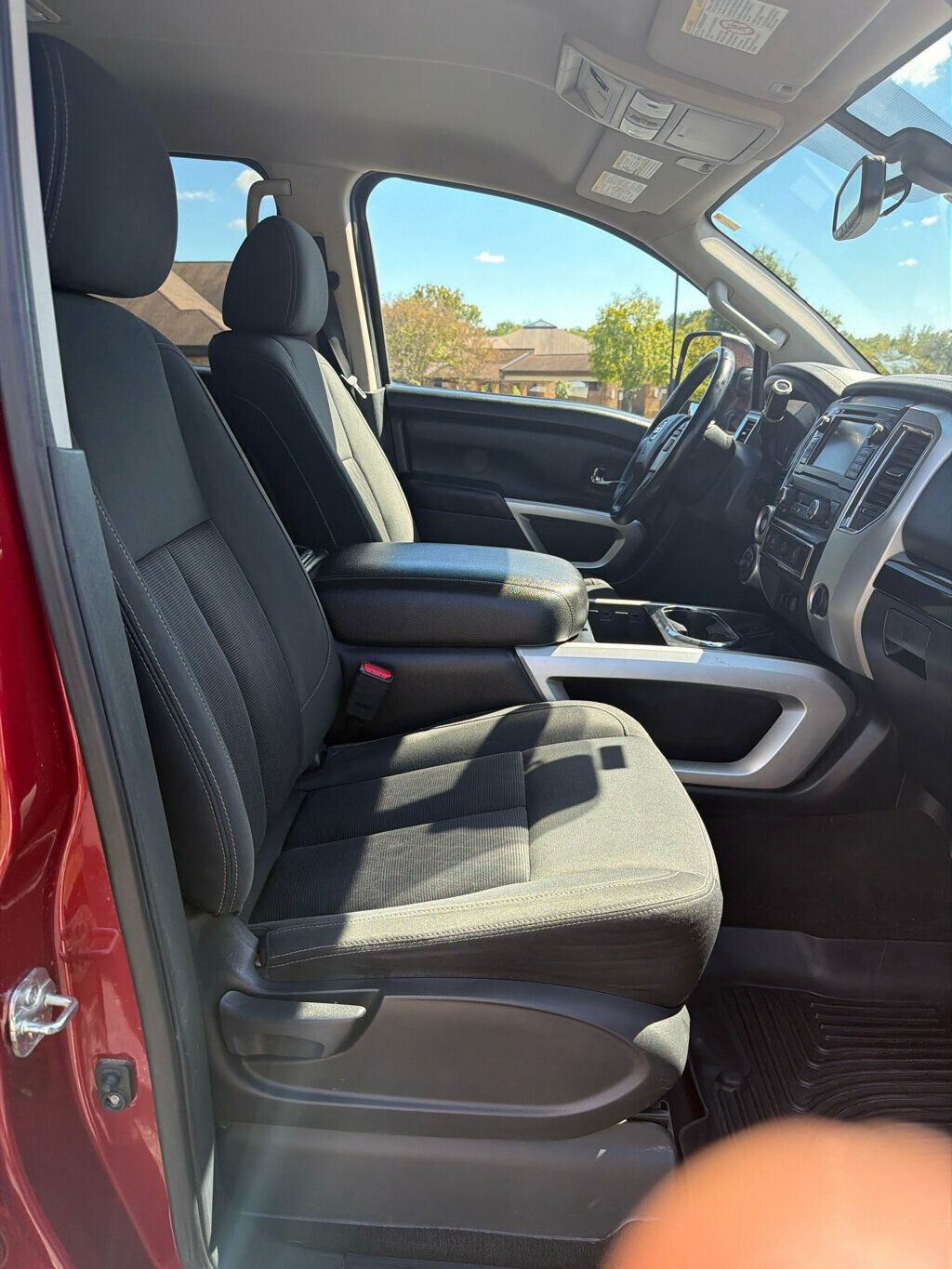 2019 Nissan Titan Crew Cab SV photo 13