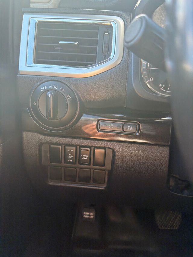 2019 Nissan Titan 4x4 Crew Cab SV - 22924378 - 17