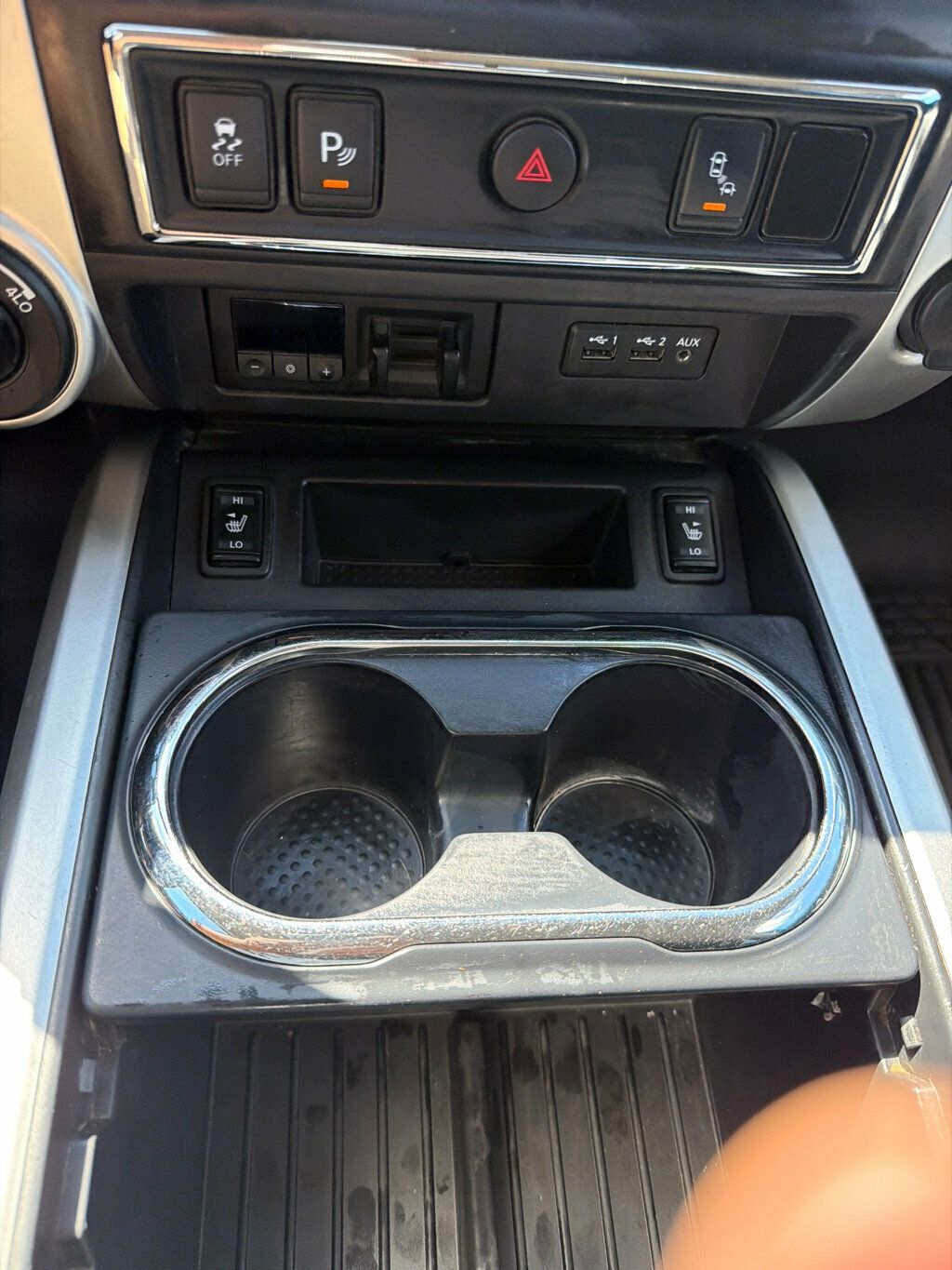 2019 Nissan Titan Crew Cab SV photo 19
