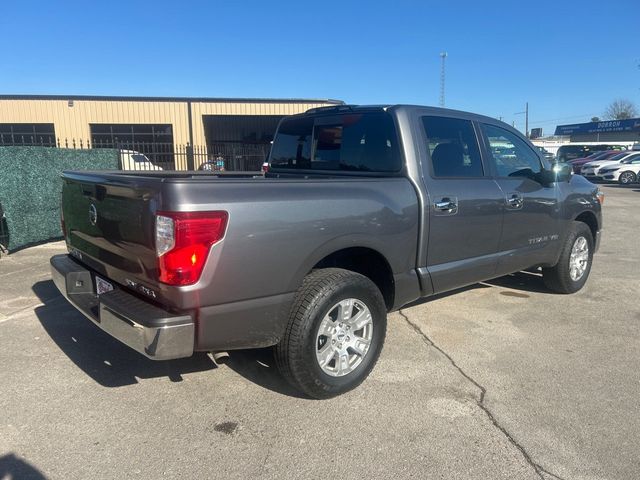 2019 Nissan Titan 4x4 Crew Cab SV - 22962306 - 3