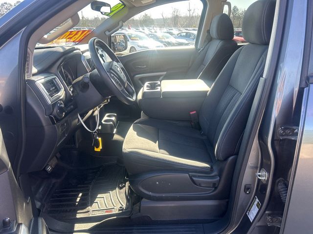 2019 Nissan Titan 4x4 Crew Cab SV - 22962306 - 7