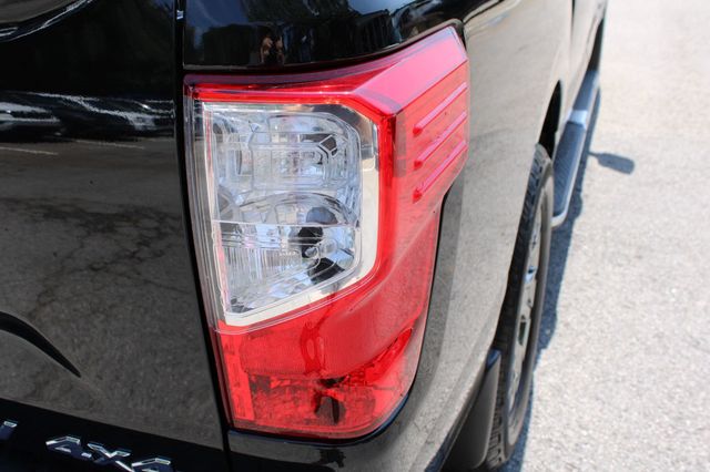 2019 Nissan Titan 4x4 Crew Cab SV - 23068947 - 9