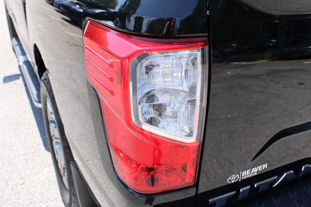2019 Nissan Titan 4x4 Crew Cab SV - 23068947 - 10