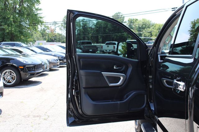 2019 Nissan Titan 4x4 Crew Cab SV - 23068947 - 11