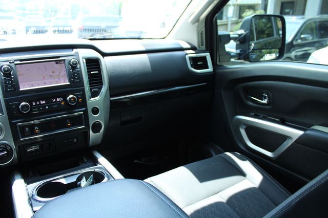 2019 Nissan Titan 4x4 Crew Cab SV - 23068947 - 15