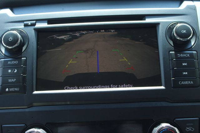 2019 Nissan Titan 4x4 Crew Cab SV - 23068947 - 17