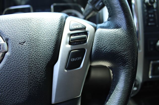 2019 Nissan Titan 4x4 Crew Cab SV - 23068947 - 26