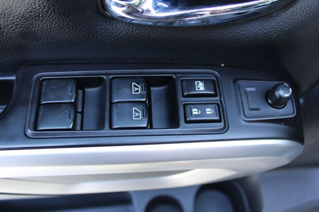 2019 Nissan Titan 4x4 Crew Cab SV - 23068947 - 27
