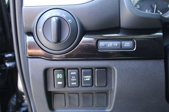 2019 Nissan Titan 4x4 Crew Cab SV - 23068947 - 28