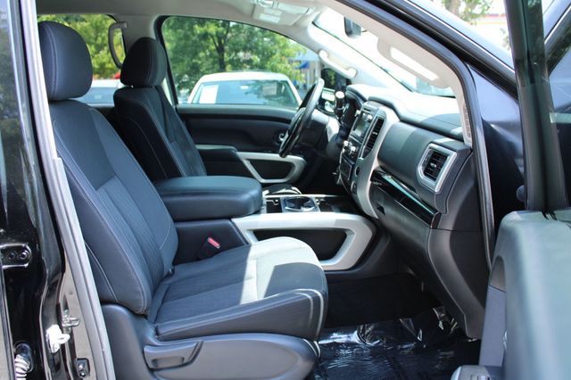 2019 Nissan Titan 4x4 Crew Cab SV - 23068947 - 30