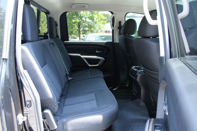 2019 Nissan Titan 4x4 Crew Cab SV - 23068947 - 33