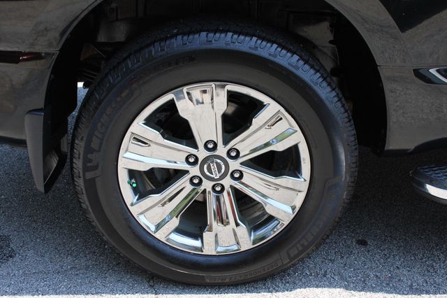 2019 Nissan Titan 4x4 Crew Cab SV - 23068947 - 37