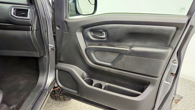 2019 Nissan Titan 4x4 Crew Cab SV - 23097873 - 22