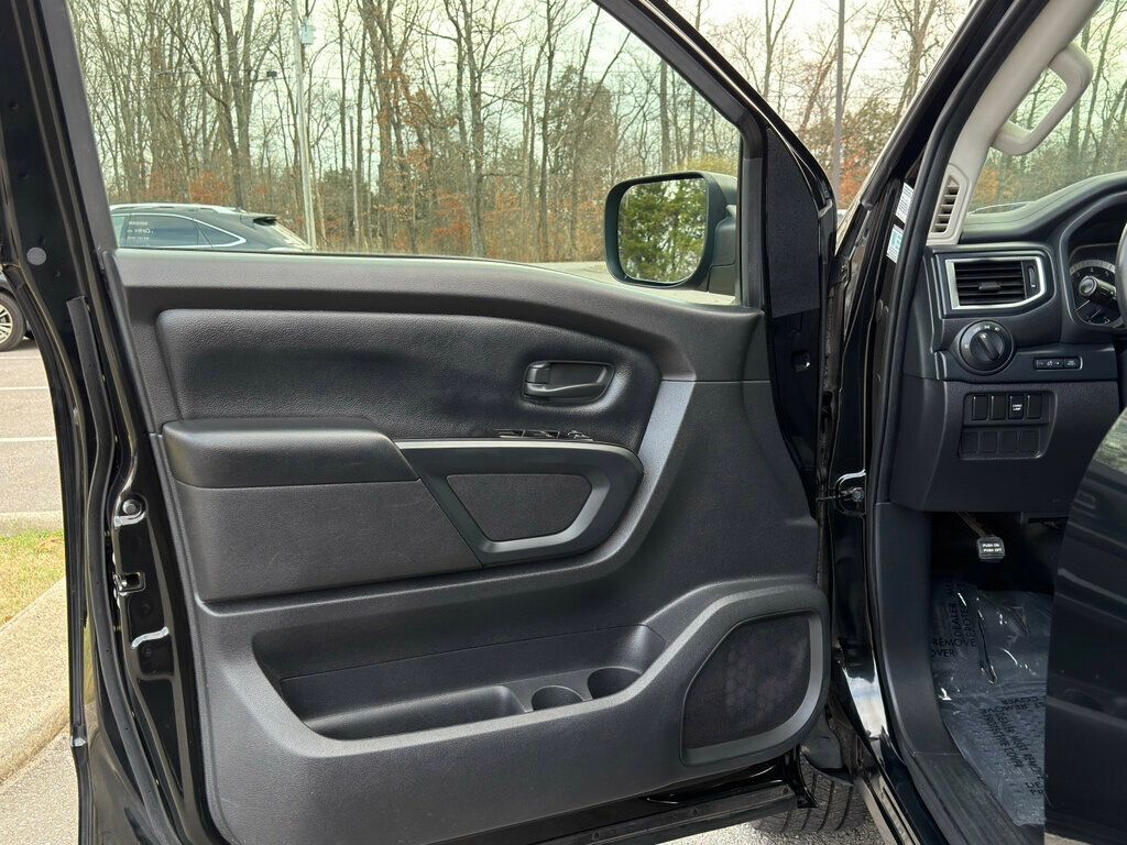 2019 Nissan Titan CLEAN TITLE **WE FINANCE**  - 22963420 - 11