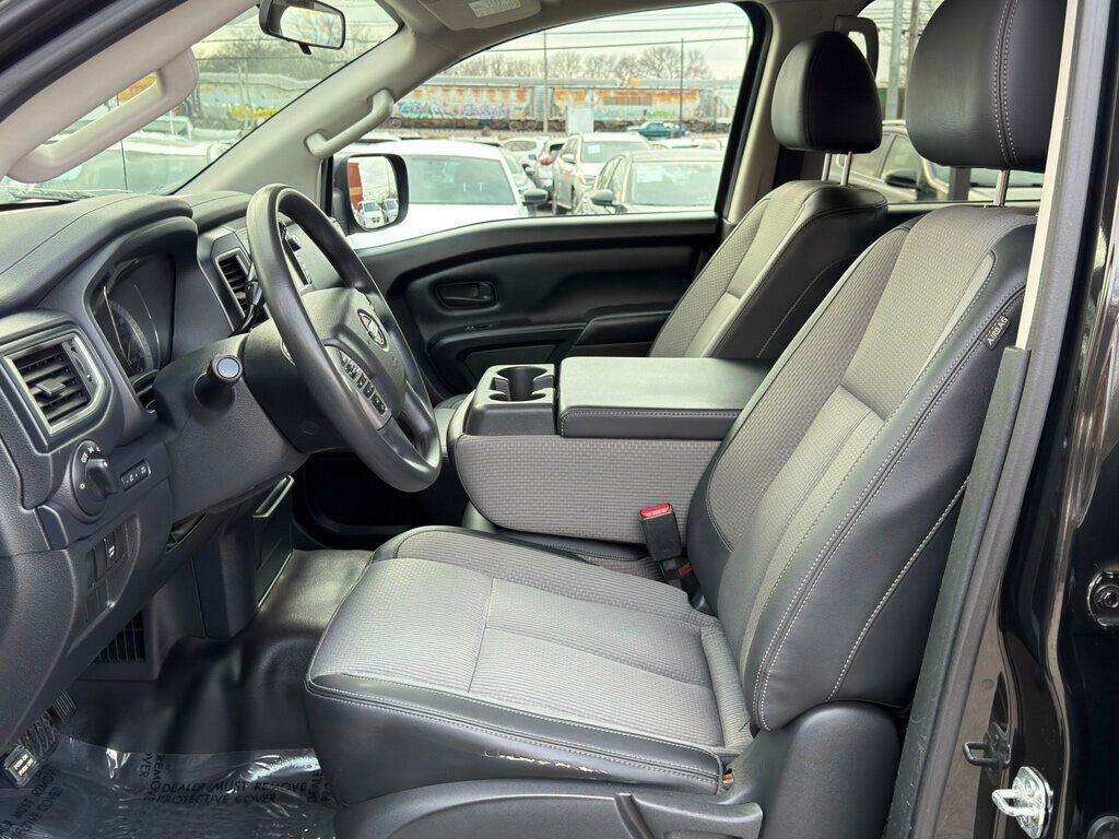 2019 Nissan Titan CLEAN TITLE **WE FINANCE**  - 22963420 - 12