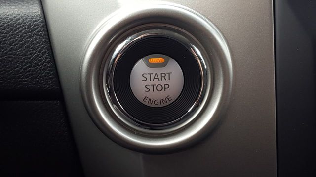 2019 Nissan Titan SV 4x2 Crew Cab - 18811012 - 17