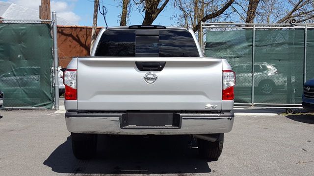 2019 Nissan Titan SV 4x2 Crew Cab - 18811012 - 4
