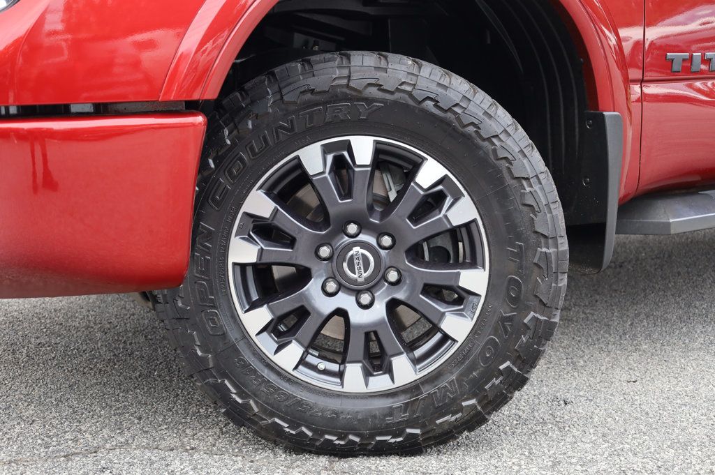 2019 Nissan Titan Crew Cab PRO-4X photo 2