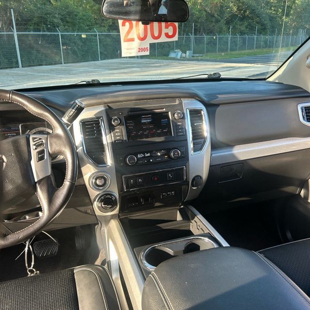 2019 Nissan Titan XD 4x4 Diesel Crew Cab PRO-4X - 23096847 - 19