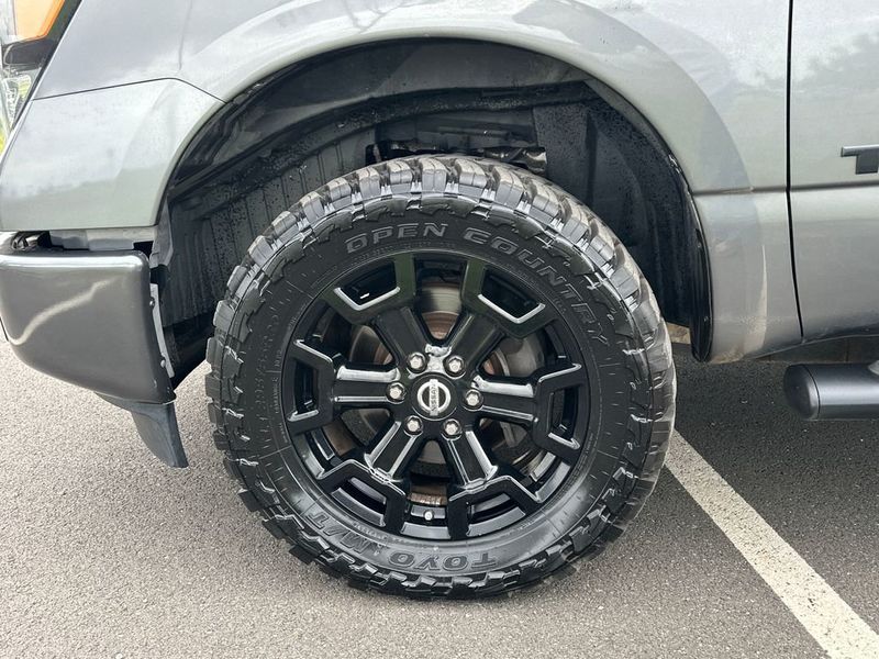 2019 Nissan Titan XD 4x4 Diesel Crew Cab SV - 22988815 - 11