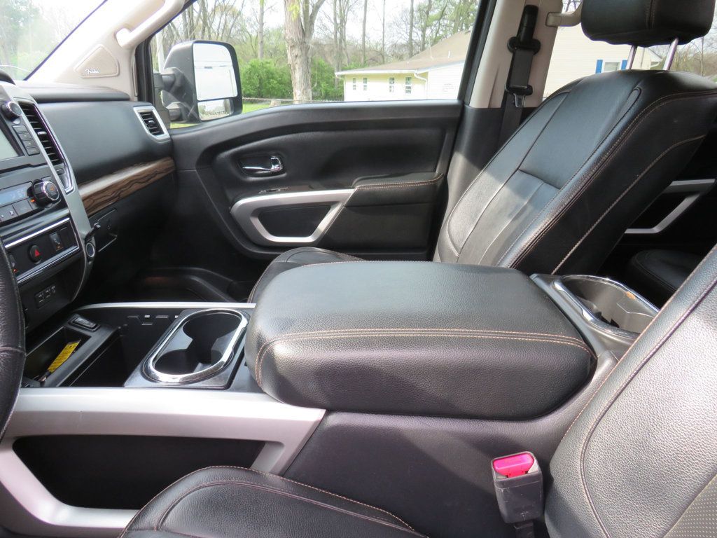 2019 Nissan Titan XD 4x4 Gas Crew Cab SL - 22807321 - 10