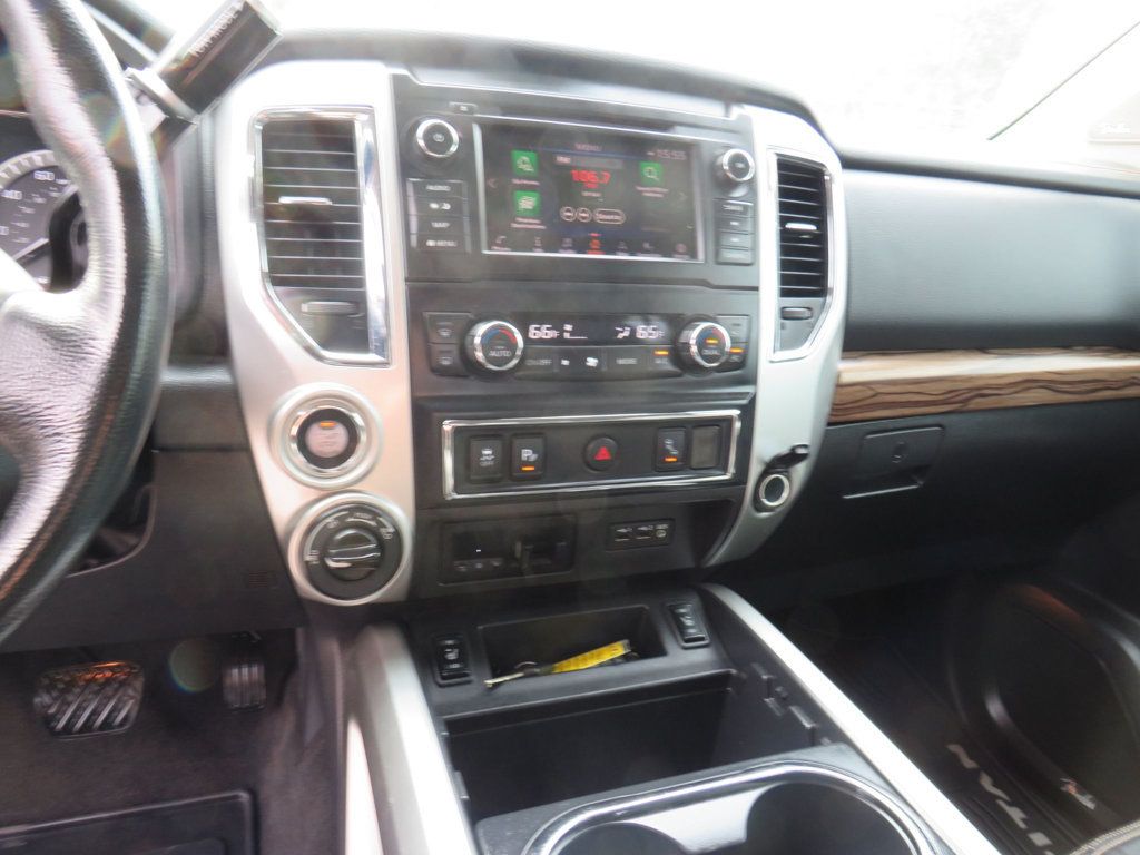 2019 Nissan Titan XD 4x4 Gas Crew Cab SL - 22807321 - 11