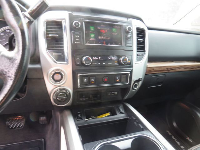 2019 Nissan Titan XD 4x4 Gas Crew Cab SL - 22807321 - 11