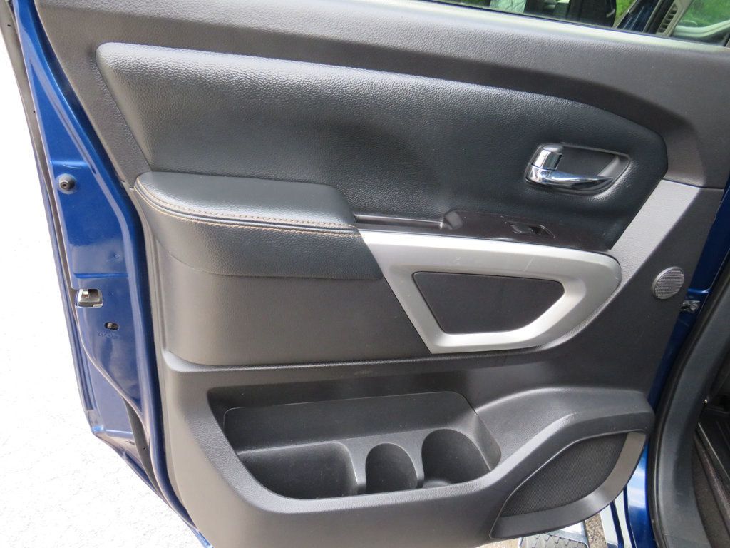 2019 Nissan Titan XD 4x4 Gas Crew Cab SL - 22807321 - 12