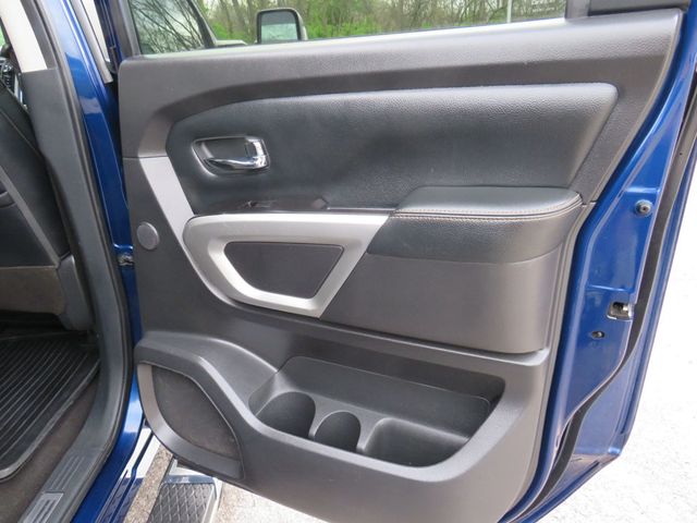 2019 Nissan Titan XD 4x4 Gas Crew Cab SL - 22807321 - 17