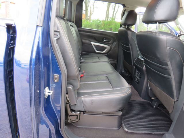 2019 Nissan Titan XD 4x4 Gas Crew Cab SL - 22807321 - 18