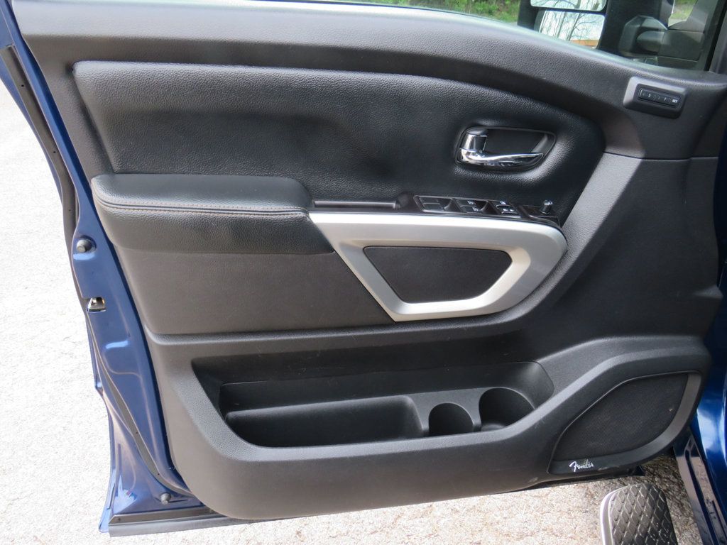 2019 Nissan Titan XD 4x4 Gas Crew Cab SL - 22807321 - 8