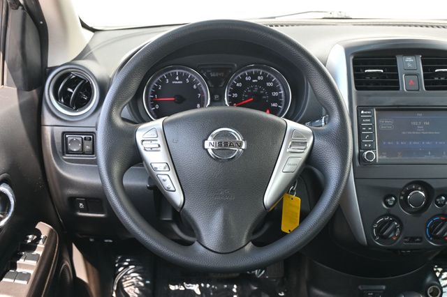 2019 Nissan Versa Sedan SV - 23002957 - 8