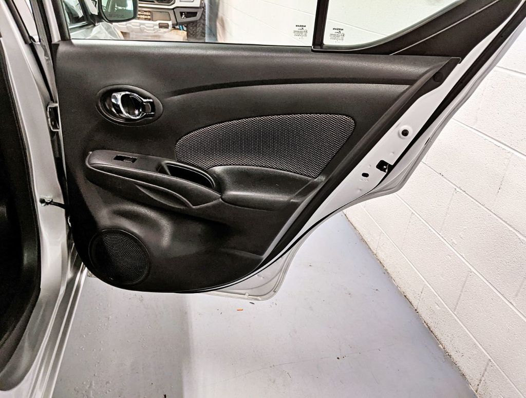 2019 Nissan Versa Sedan SV CVT - 22141578 - 32