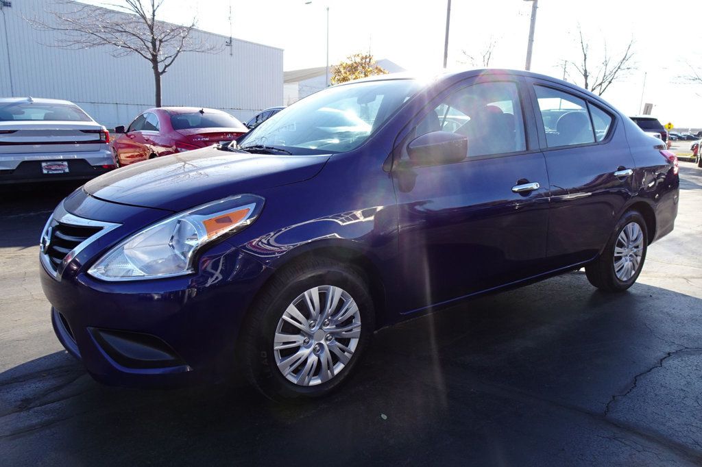 2019 Nissan Versa Sedan SV photo 4
